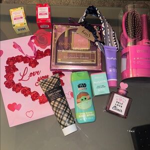 Gift Set includes Card and matching envelope + Bath & Body Gift Goodies Set